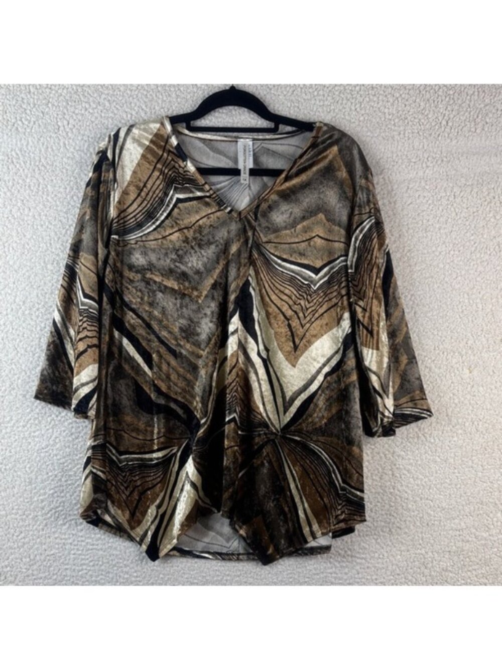 NWOT Forgotten Grace Womens Brown Tan Abstract Print Velvet V-Neck Top PLUS 2X